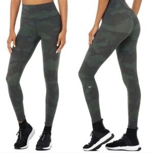 ALO Yoga Women's Vaper Camo Legging Size Small.